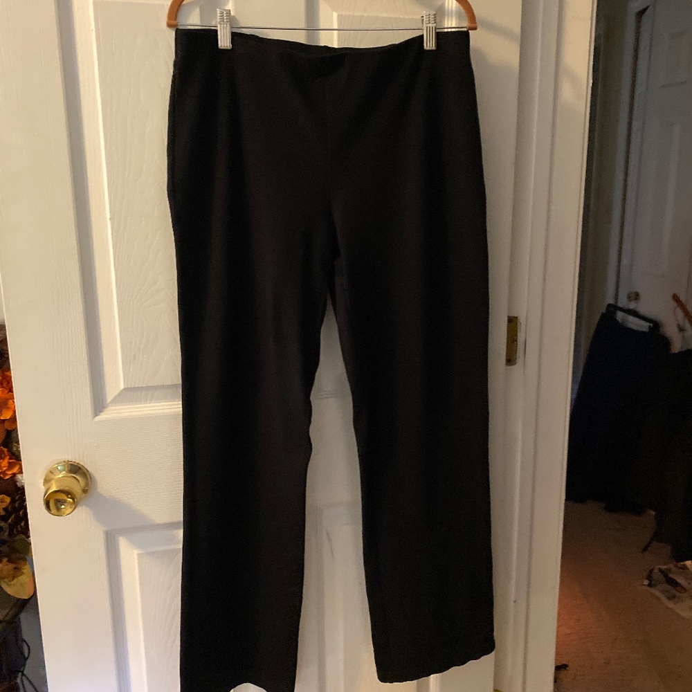 Eileen Fisher black pull on pant like new. Size M